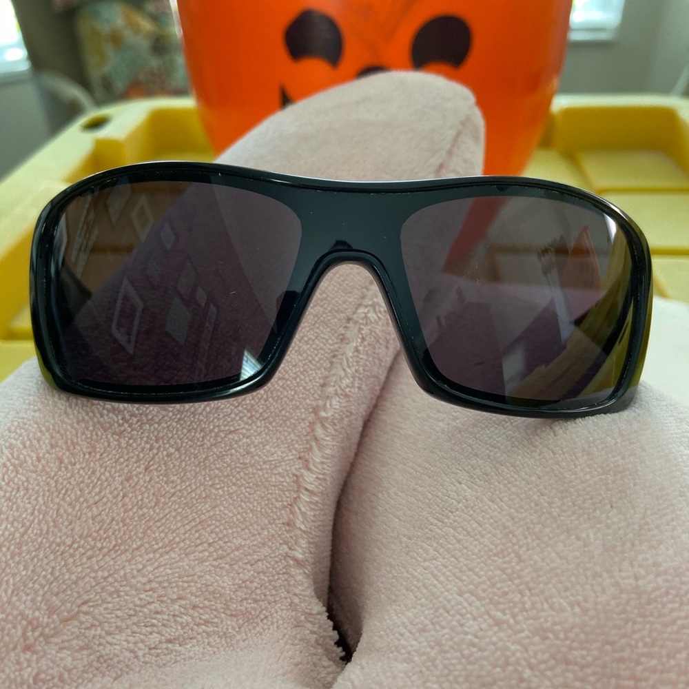 Men ‘s 03-700 Oakley Antix sunglasses